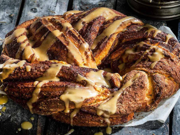 Τσουρέκια με ζαχαρούχο