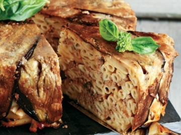 Μακαρονόπιτα με μελιτζάνες