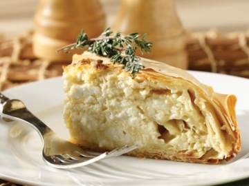 Χωριάτικη τυρόπιτα με φέτα και ανθότυρο