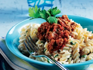 Βίδες µε κιµά, φακές και γιαούρτι