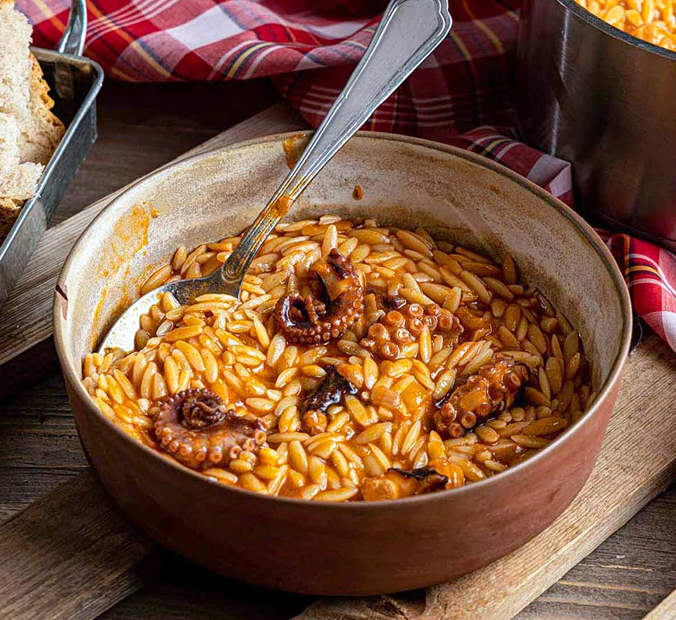 χταποδι γιουβετσι - χταποδι με κριθαρακι