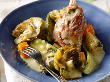 Κατσικάκι φρικασέ με αγκινάρες