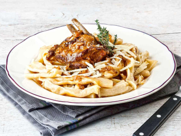 Kατσικάκι Μπρούσκο με σκιουφιχτά μακαρούνια και χαλούμι