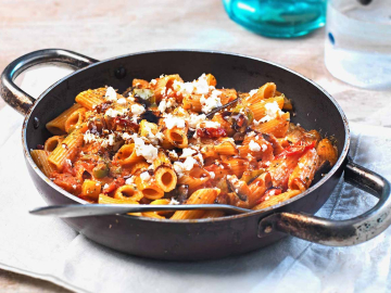 Μακαρόνια με γλυκόξινη σάλτσα λαχανικών