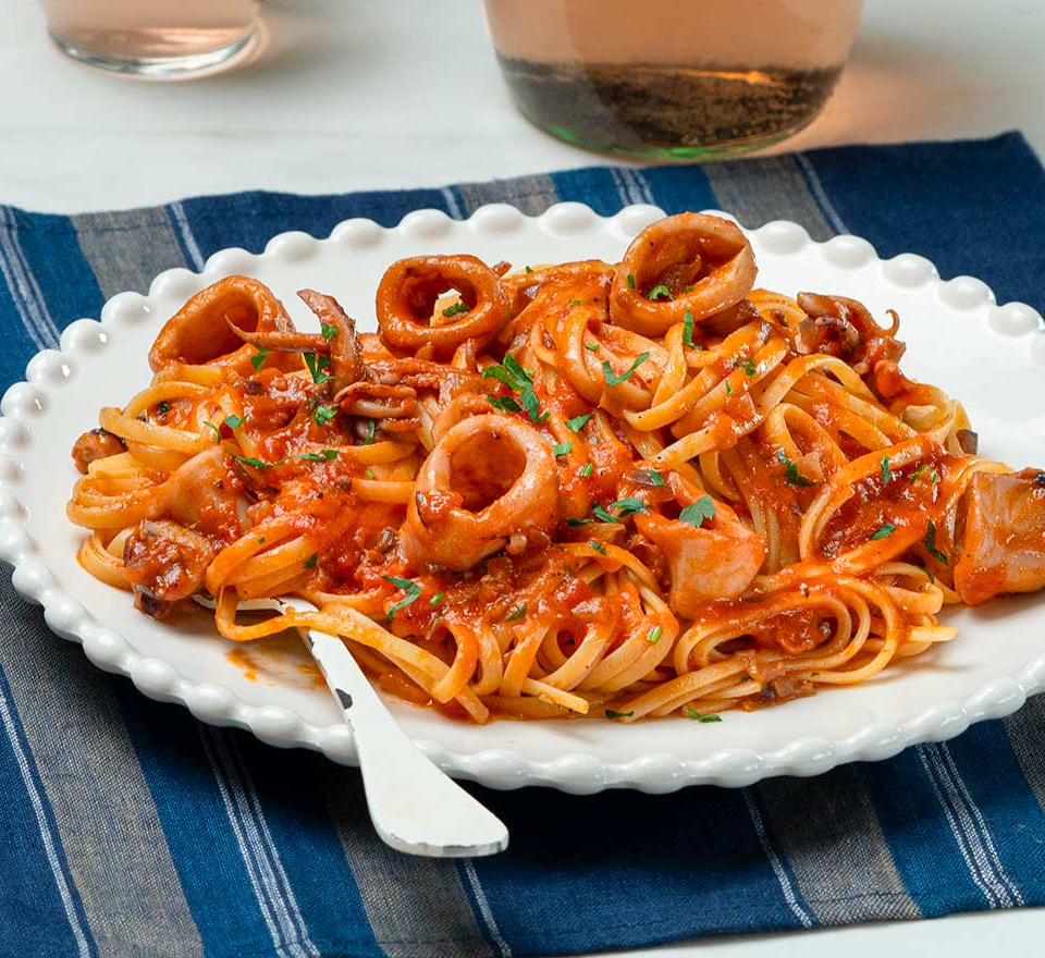 καλαμαρακια με μακαρονια