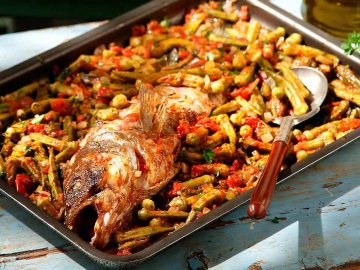 Ροφός στο φούρνο με μπάμιες