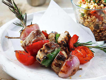 Ψαρονέφρι σουβλάκι µε λαχανικά