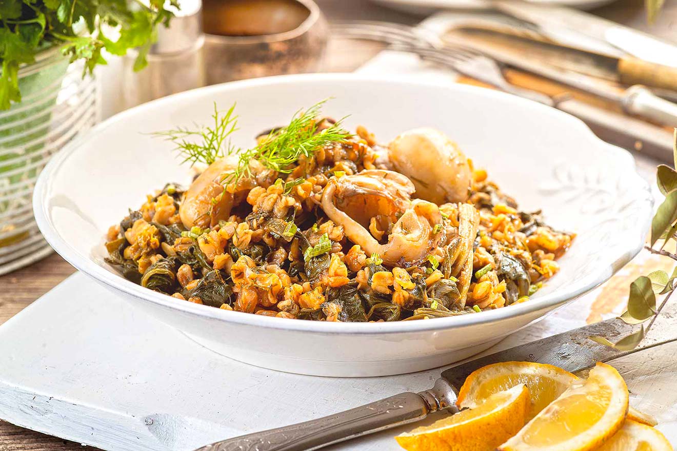 Σουπιές με χόρτα τσιγαριστά