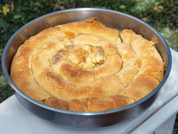 Στριφτόπιτα με φέτα & πιπεριές