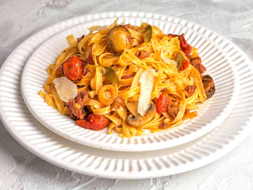 Μακαρόνια με λουκάνικα