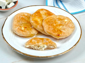 Τηγανίτες με τυρί φέτα