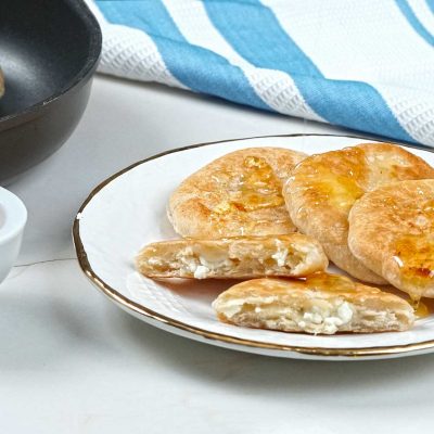 τηγανίτεσ με τυρί