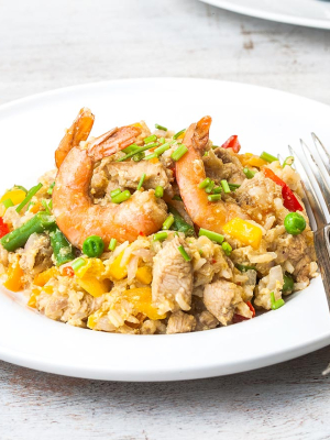 Κινέζικο τηγανητό ρύζι με κοτόπουλο και γαρίδες