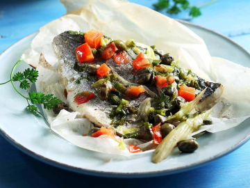 Τσιπούρες στο φούρνο με λαδόκολλα