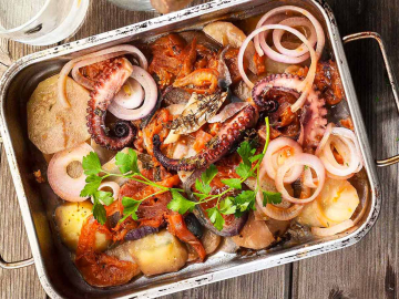 Χταπόδι στο φούρνο με λαχανικά