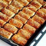 χωριάτικη τυρόπιτα με σπιτικό φύλλο