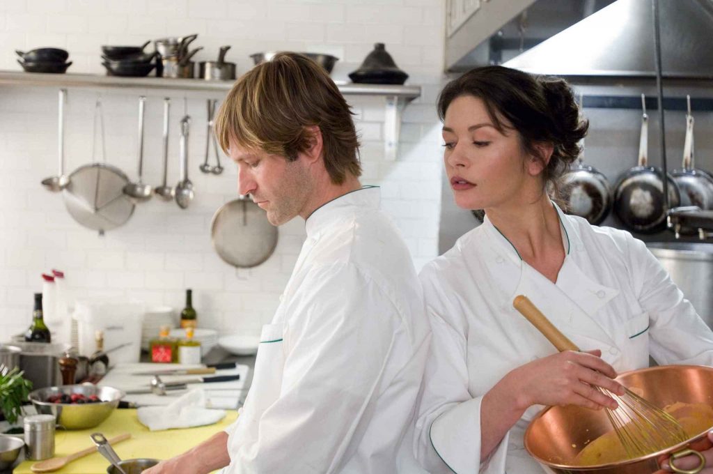 AARON ECKHART stars as Nick and CATHERINE ZETA-JONES stars as Kate in Castle Rock EntertainmentÕs and Village Roadshow PicturesÕ romantic drama ÒNo Reservations,Ó distributed by Warner Bros. Pictures. PHOTOGRAPHS TO BE USED SOLELY FOR ADVERTISING, PROMOTION, PUBLICITY OR REVIEWS OF THIS SPECIFIC MOTION PICTURE AND TO REMAIN THE PROPERTY OF THE STUDIO. NOT FOR SALE OR REDISTRIBUTION