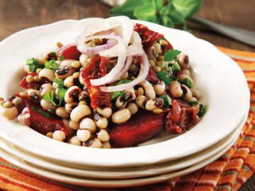 Σαλάτα με ψητά παντζάρια και όσπρια
