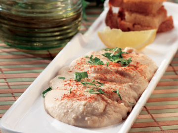 Ρεβυθοσαλάτα με ταχίνι και τραγανές πίτες