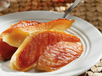 Κυδώνια ψητά µε κανελογαρίφαλα και κονιάκ