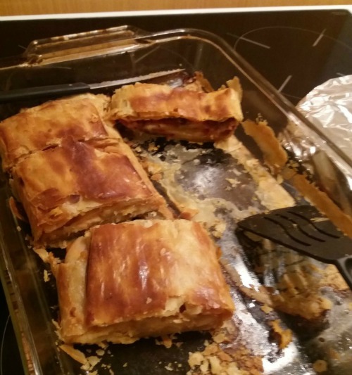 Ζαμπονοτυρόπιτα με φύλλο κουρού, της Παρασκευής Κωστοπούλου