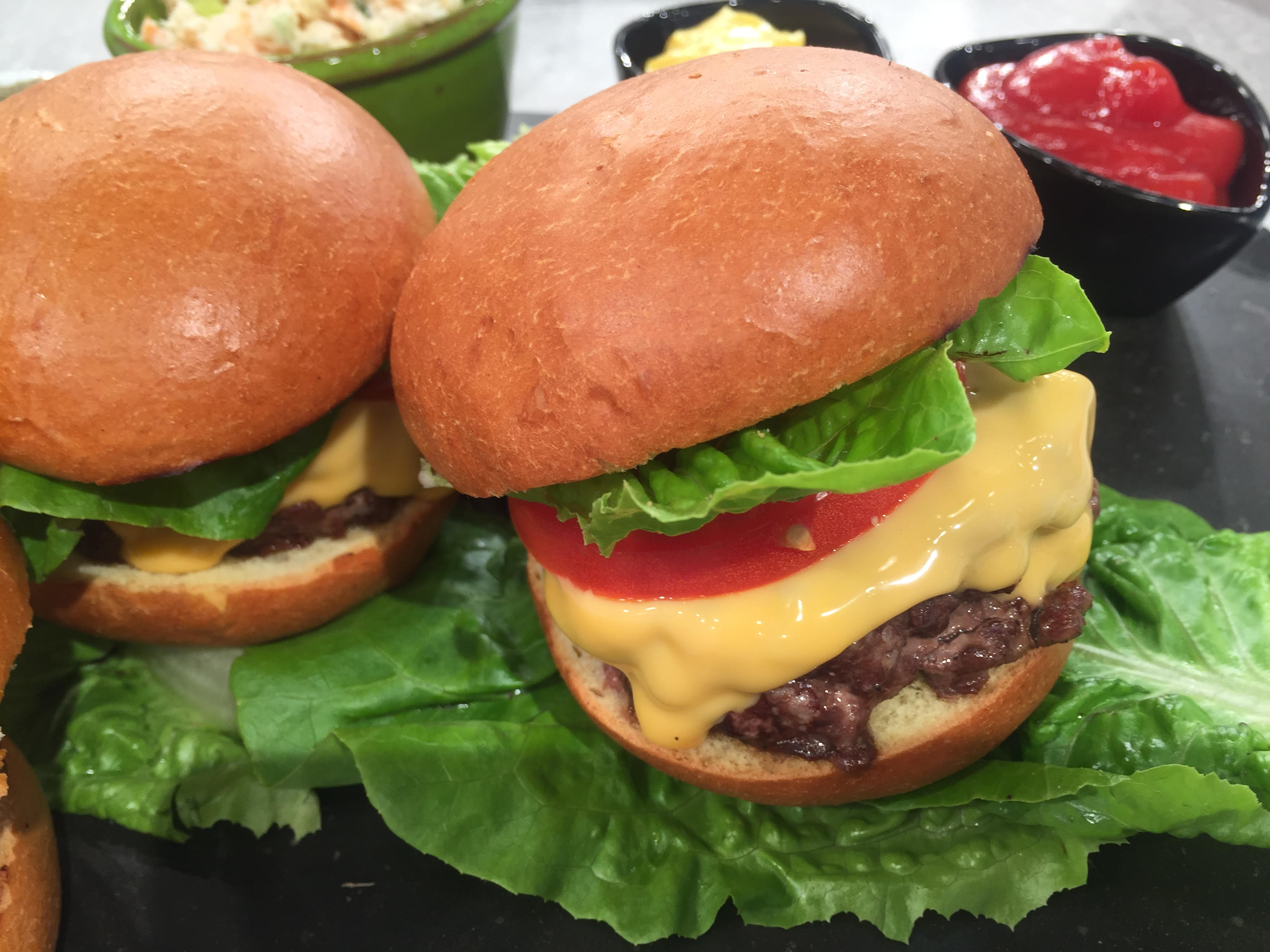 Cheeseburger από την Αργυρώ Μπαρμπαρίγου | Αυθεντική νοστιμιά, από την αρχή μέχρι το τέλος φτιαγμένη από σας!
