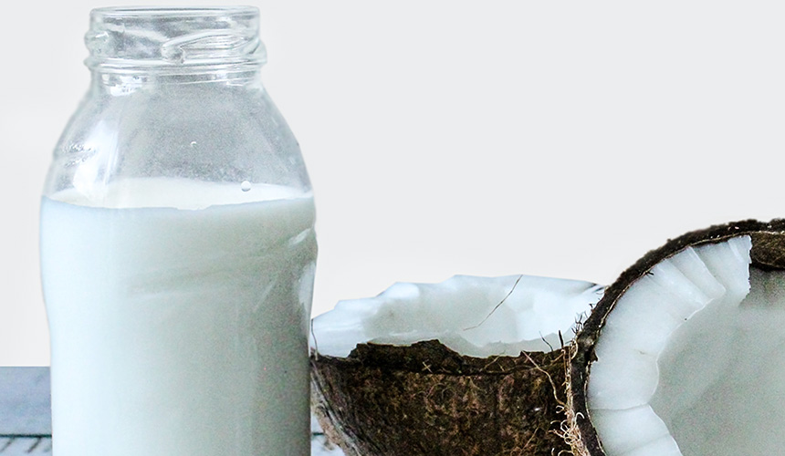 Γάλα καρύδας: πώς παράγεται και γιατί να το προτιμήσω