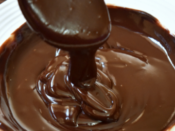 Γκανάς σοκολάτας (Ganache) για επικάλυψη κορμού και τούρτας