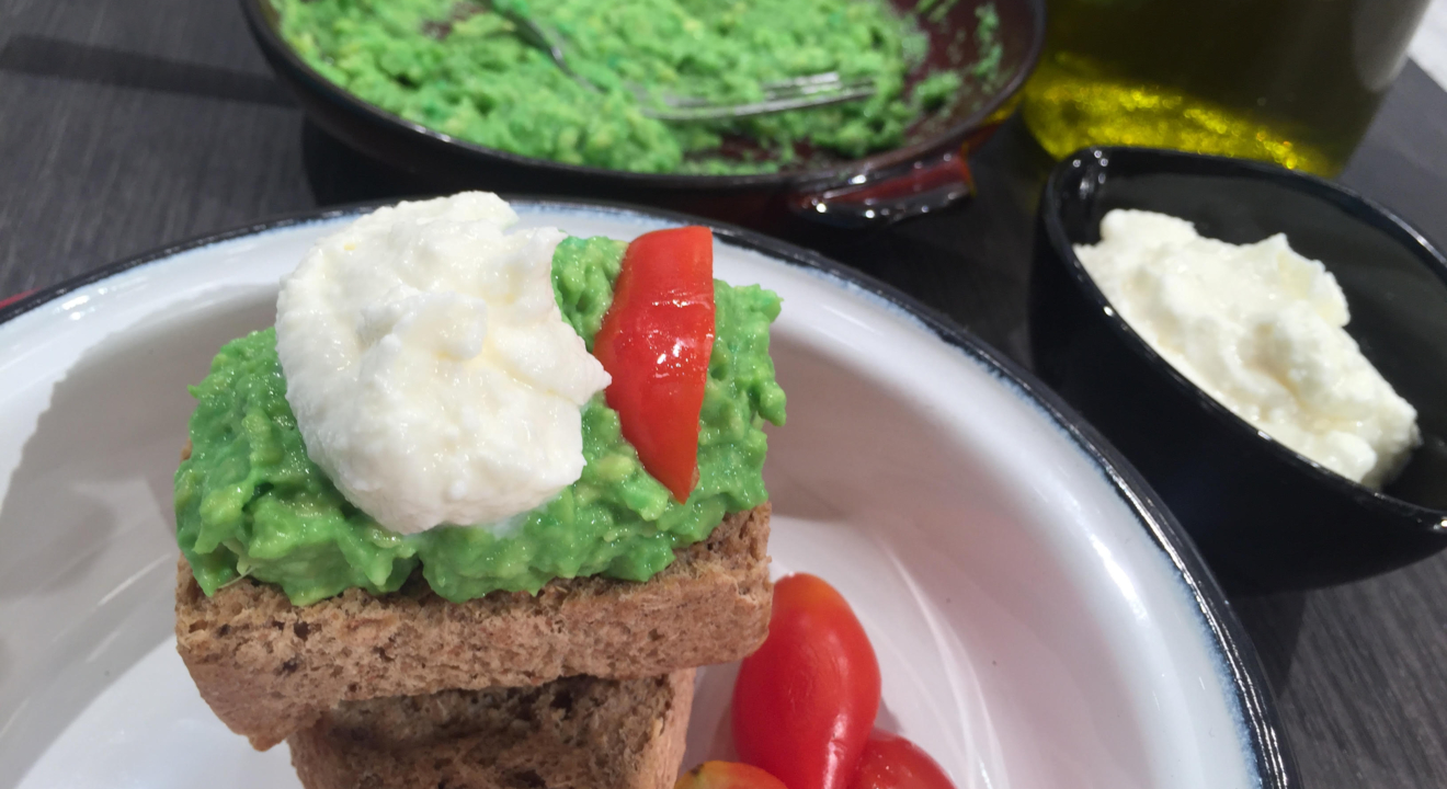 άλειμμα αβοκάντο σνακ με superfoods