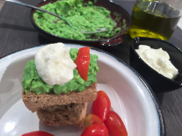 Σνακ superfoods με άλειμμα αβοκάντο