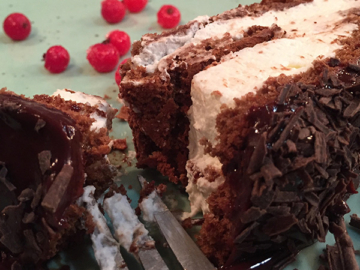 Σοκολατένιο ρολό (swiss roll) με κρέμα τυριού