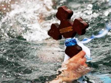 Σήμερα τα Φώτα και ο Φωτισμός – Τα έθιμα και η σημασία της μεγάλης γιορτής