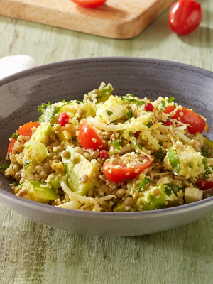 Υγιεινή σαλάτα με φακές και κους κους