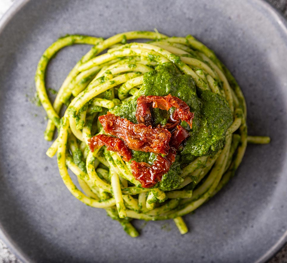 μακαρονια με πεστο και ντοματινια