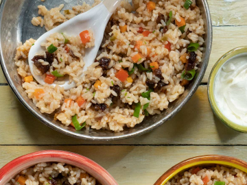 Ρύζι με καρύδια και βερίκοκα