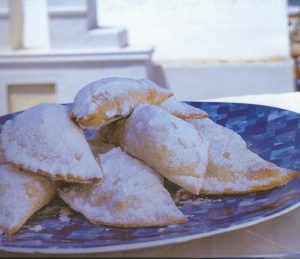 γλυκά σκαλτσούνια γεμιστά με καρύδια και μέλι ευκολα με ετοιμο φυλλο συνταγη κρητικά νηστίσιμα με γεμιση παραδοσιακά γλυκα κερασματα
