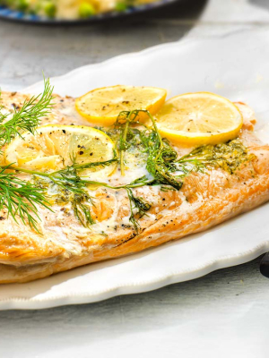 Φρέσκος σολωμός σε πακέτο με αρωματικό βούτυρο