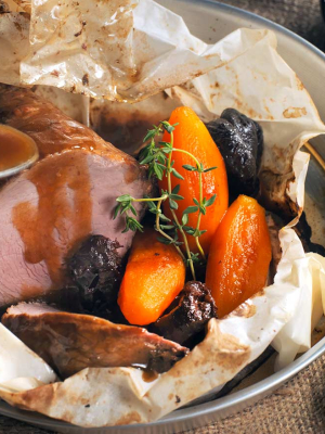 Μοσχάρι νουά με δαμάσκηνα στο φούρνο