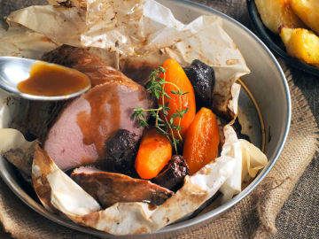 Μοσχάρι νουά με δαμάσκηνα στο φούρνο