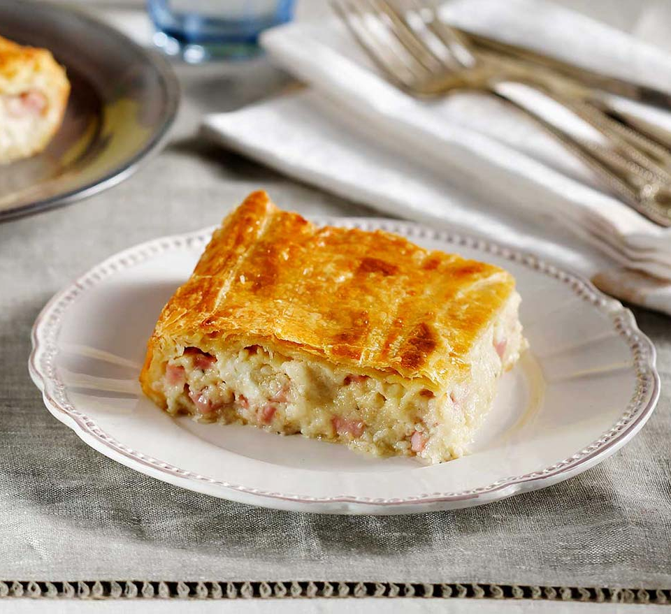 ζαμπονοτυροπιτα χριστουγεννιατικη - ζαμπονοτυροπιτα με σφολιατα και μπεσαμελ