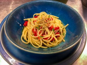 σπαγγέτι αλ ολιο spaghetti aglio olio e peperoncino μακαρονάδα