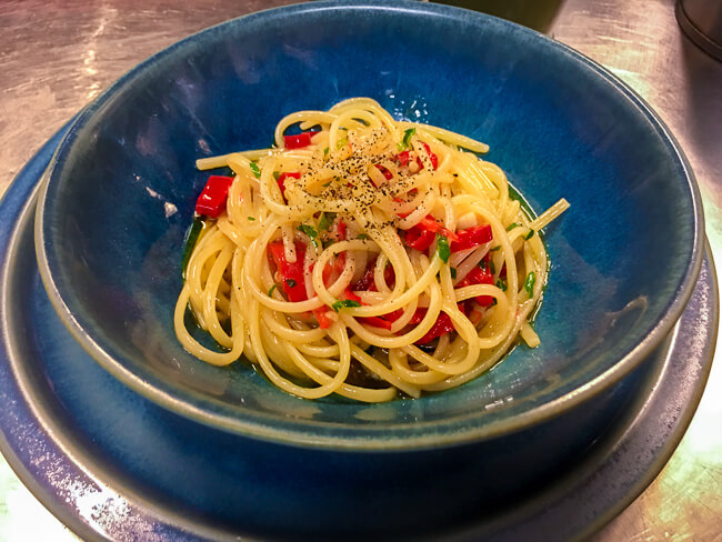 σπαγγέτι αλ ολιο spaghetti aglio olio e peperoncino μακαρονάδα