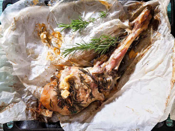 Αρνί κλέφτικο στη λαδόκολλα