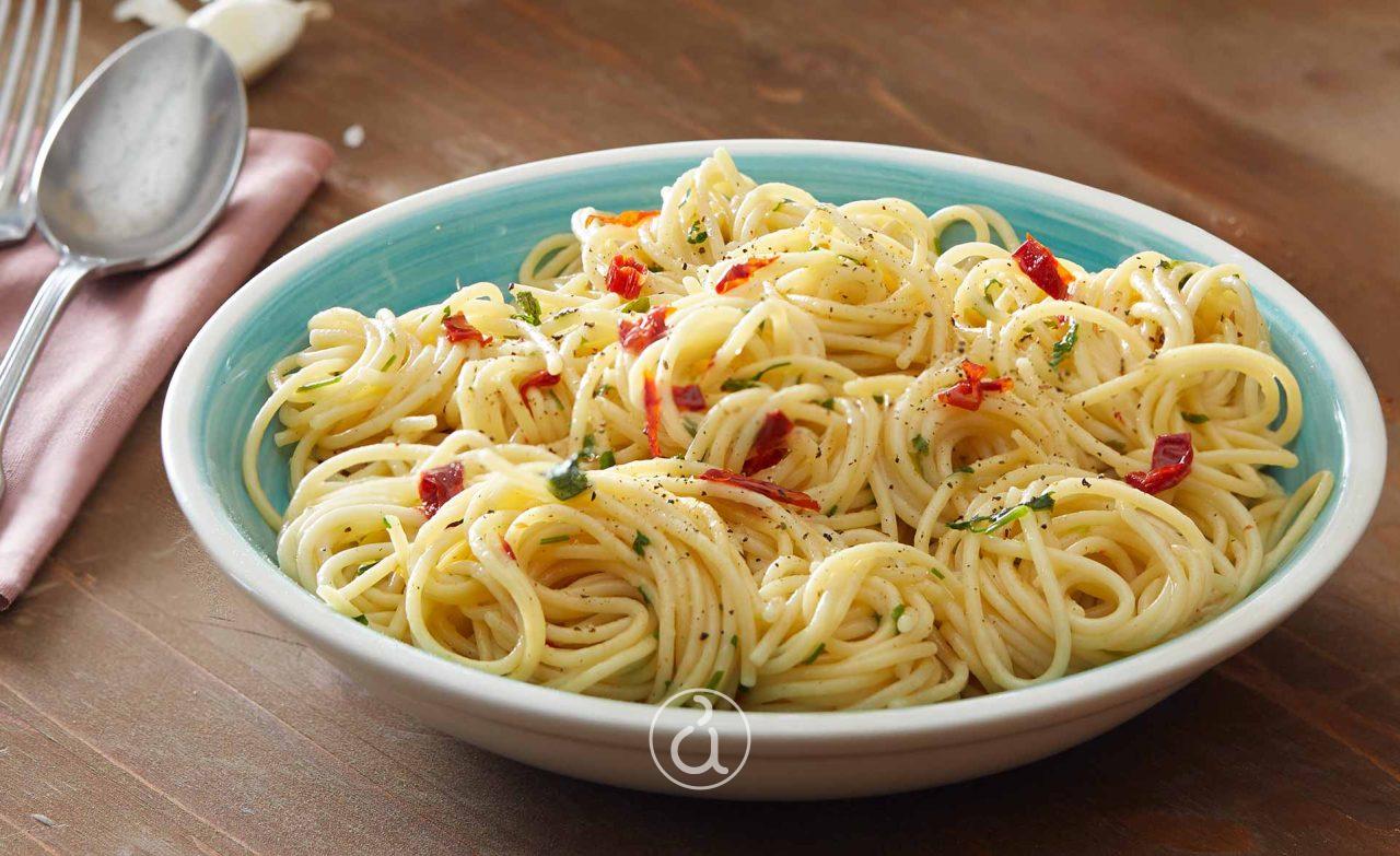 μακαρονάδα aglio olio - aglio olio