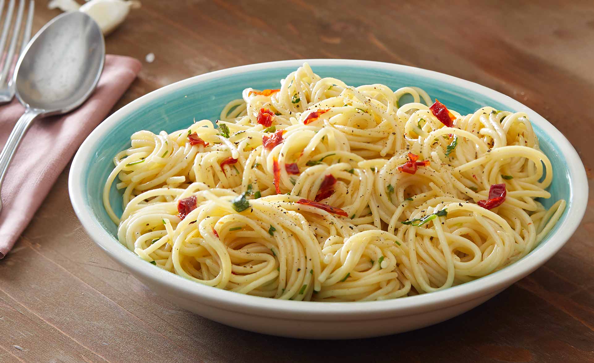 μακαρονάδα aglio olio - aglio olio