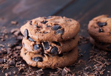 Σοκολατένια μπισκότα με σταγόνες σοκολάτας-featured_image