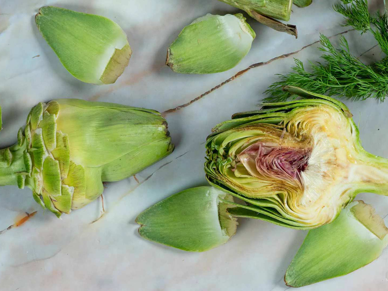 Πώς καθαρίζουμε τις αγκινάρες