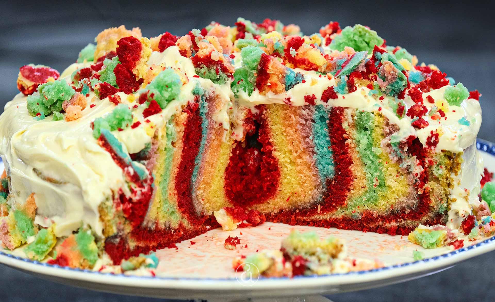 Κέικ ουράνιο τόξο (Rainbow cake) σαν τούρτα