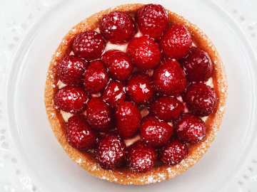 Τάρτα με βατόμουρα και κρέμα ανθότυρο