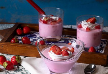 Ζελέ φράουλα με γιαούρτι (Κωστάντζες)-featured_image